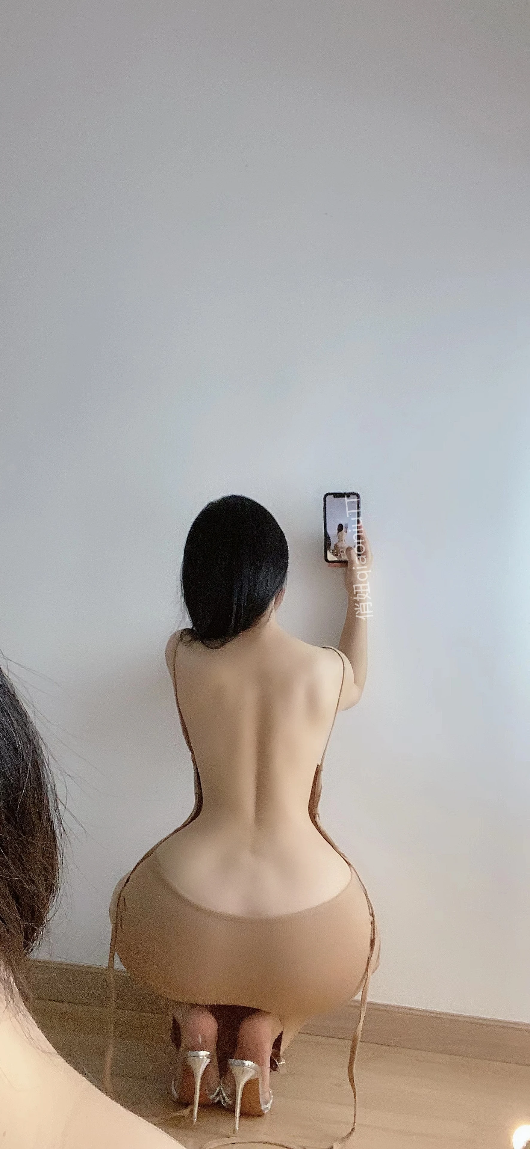 俏妞qiaoniuTT – 露背连衣裙 10P